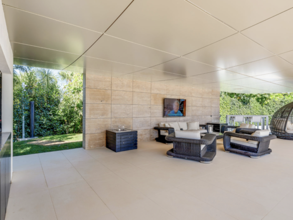 SOLD – Golden Mile – Modern villa  – Sea views