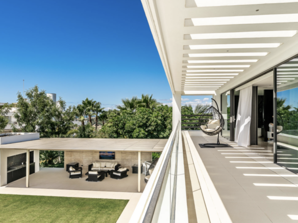 SOLD – Golden Mile – Modern villa  – Sea views