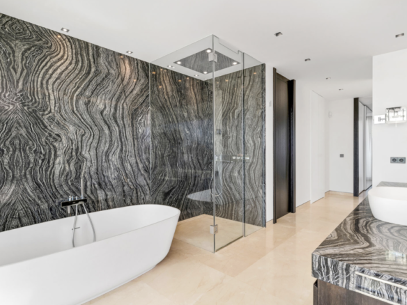 SOLD – Golden Mile – Modern villa  – Sea views