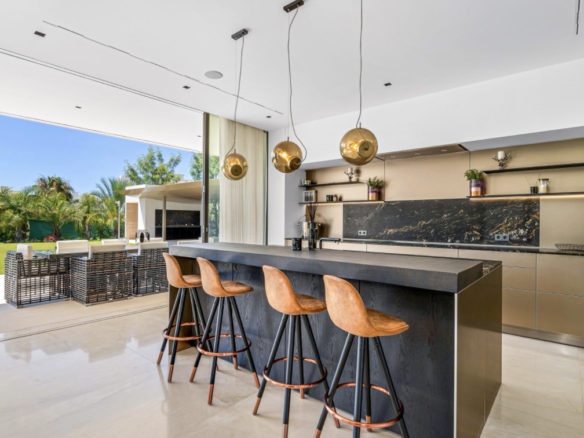 SOLD – Golden Mile – Modern villa  – Sea views