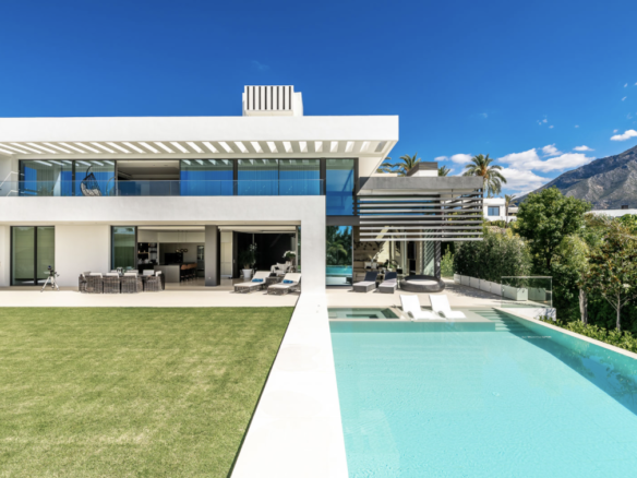 SOLD – Golden Mile – Modern villa  – Sea views