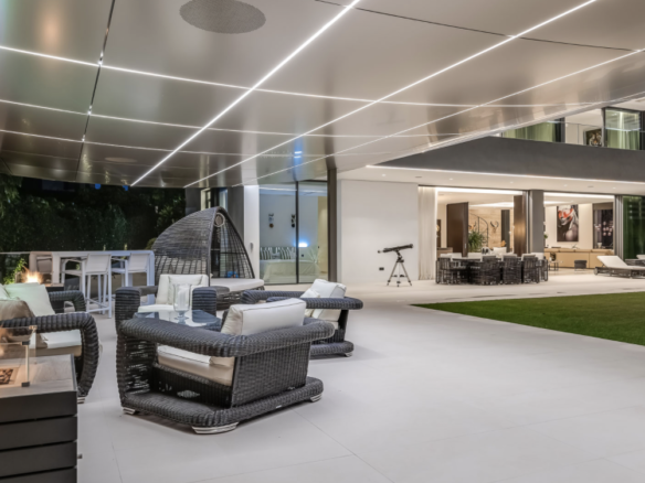 SOLD – Golden Mile – Modern villa  – Sea views