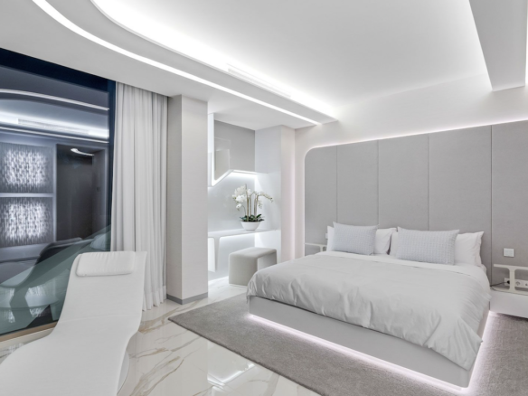 Marbella East  – 6 stars – Modern Beachfront villa
