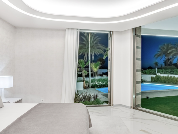 Marbella East  – 6 stars – Modern Beachfront villa