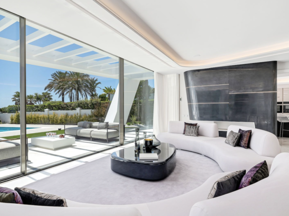 Marbella East  – 6 stars – Modern Beachfront villa