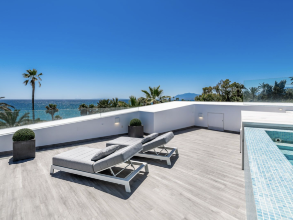 Marbella East  – 6 stars – Modern Beachfront villa