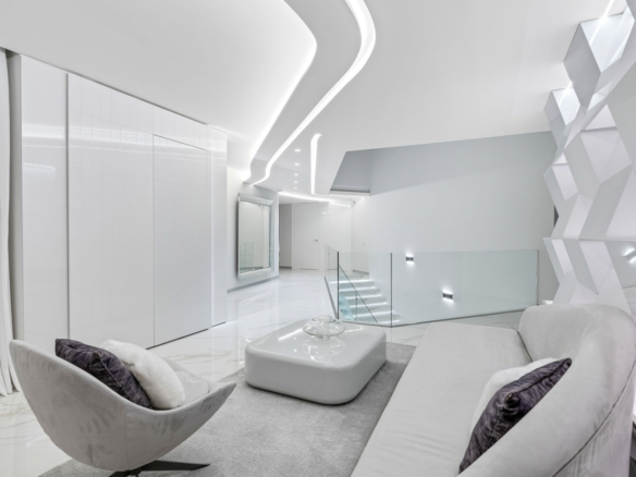 Marbella East  – 6 stars – Modern Beachfront villa