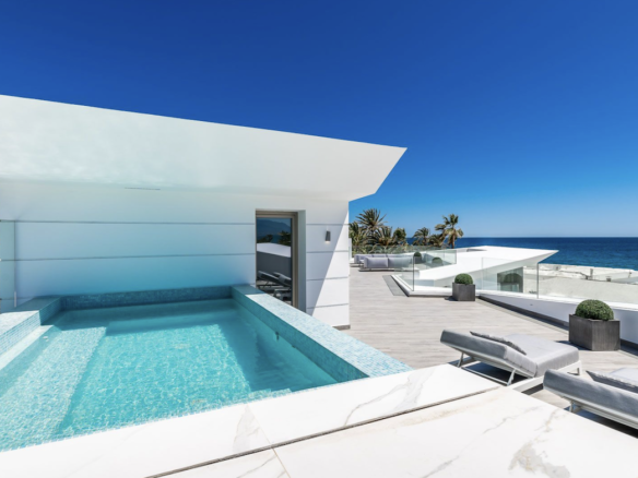 Marbella East  – 6 stars – Modern Beachfront villa