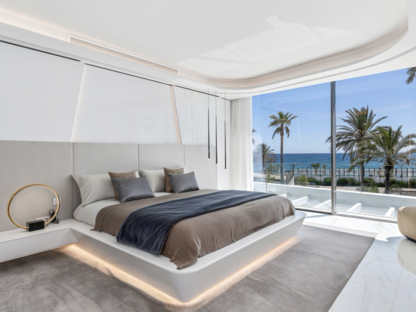 Marbella East  – 6 stars – Modern Beachfront villa
