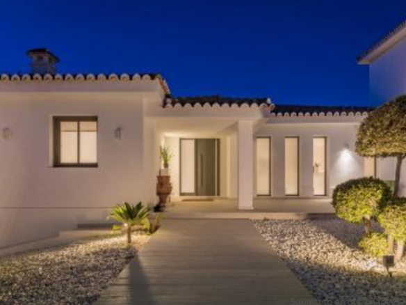 Nueva Andalucia – 7 bed refurbished villa for sale