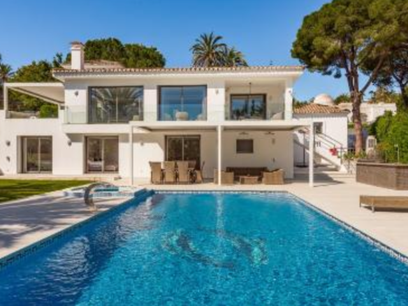Nueva Andalucia – 7 bed refurbished villa for sale