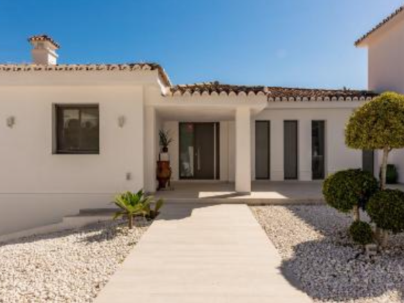 Nueva Andalucia – 7 bed refurbished villa for sale