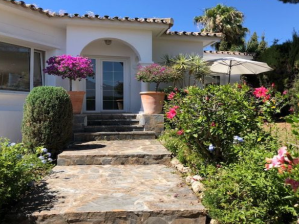 For sale  – Nueva Andalucia – South facing  – 4 bed villa 🏡
