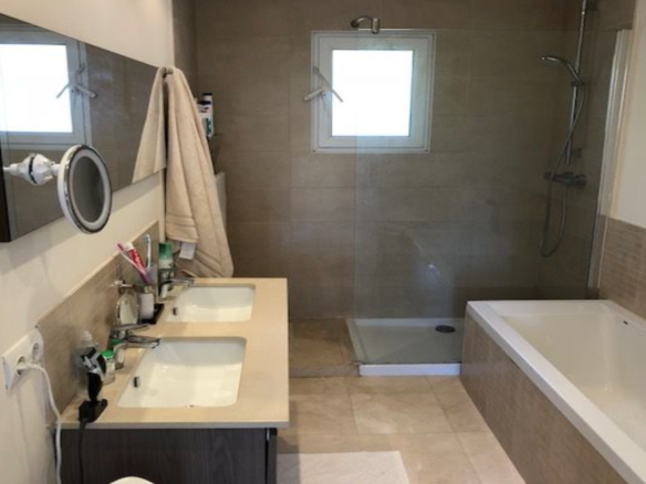For sale  – Nueva Andalucia – South facing  – 4 bed villa 🏡