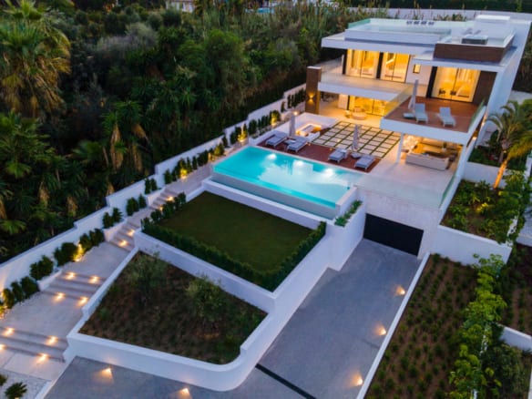 Nueva Andalucia – Modern villa – Mountain & Golf Views