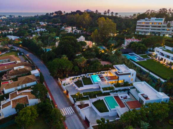 Nueva Andalucia – Modern villa – Mountain & Golf Views
