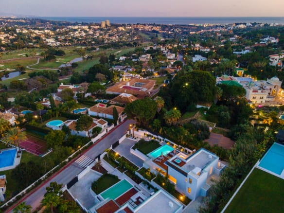 Nueva Andalucia – Modern villa – Mountain & Golf Views