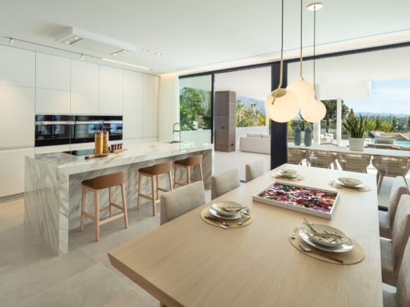 Nueva Andalucia – Modern villa – Mountain & Golf Views