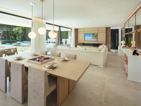 Nueva Andalucia – Modern villa – Mountain & Golf Views