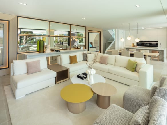 Nueva Andalucia – Modern villa – Mountain & Golf Views