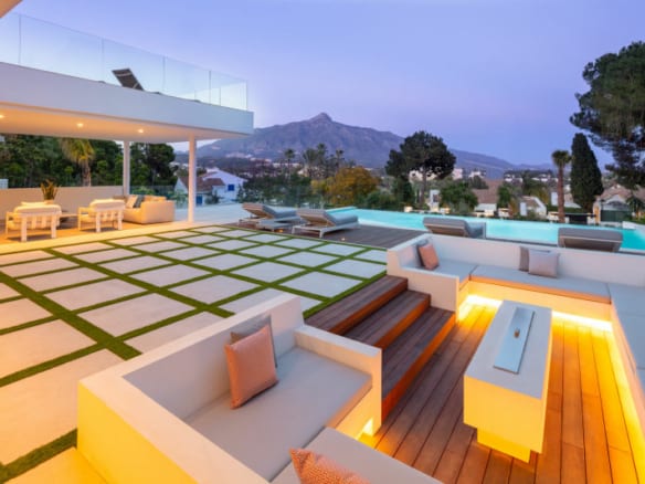 Nueva Andalucia – Modern villa – Mountain & Golf Views