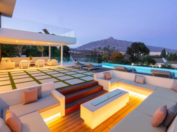 Nueva Andalucia – Modern villa – Mountain & Golf Views