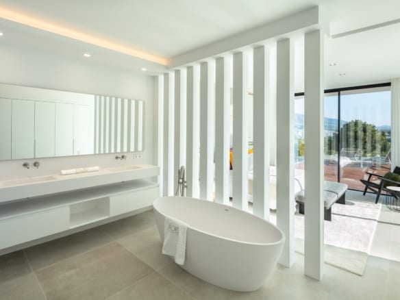 Nueva Andalucia – Modern villa – Mountain & Golf Views