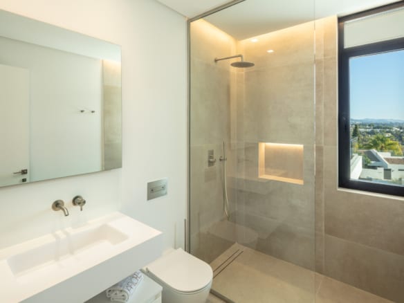 Nueva Andalucia – Modern villa – Mountain & Golf Views