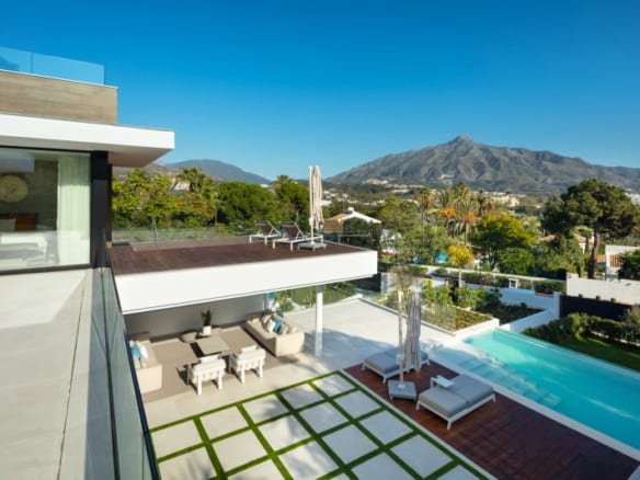 Nueva Andalucia – Modern villa – Mountain & Golf Views