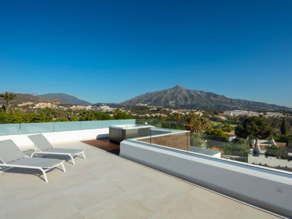 Nueva Andalucia – Modern villa – Mountain & Golf Views
