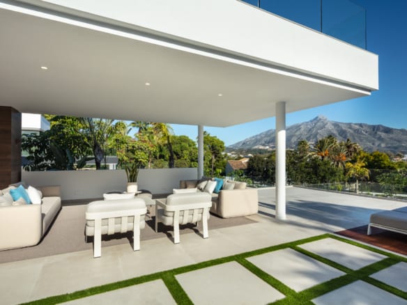 Nueva Andalucia – Modern villa – Mountain & Golf Views