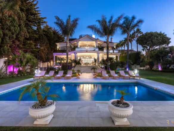For Rent – Puerto Banus – Beach front Mansion