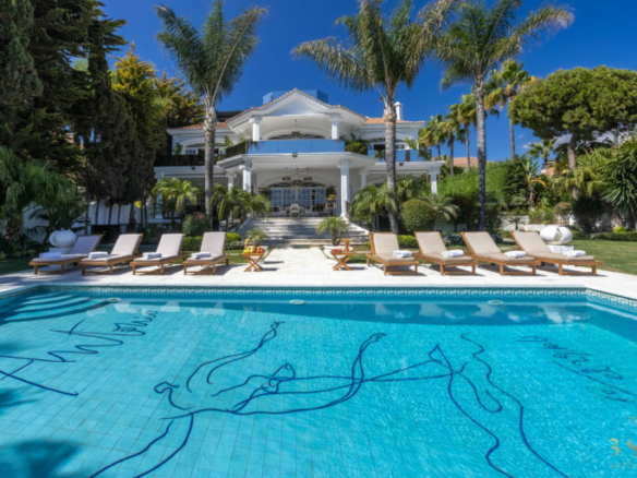 For Rent – Puerto Banus – Beach front Mansion