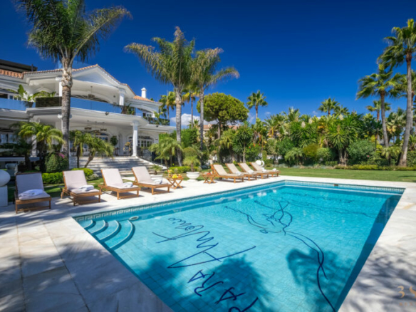For Rent – Puerto Banus – Beach front Mansion