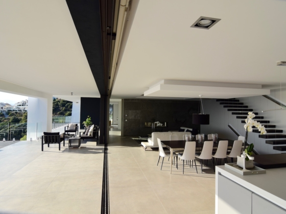 Marbella East – Modern  villa – Sea View – 8 cars garage