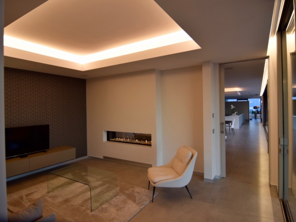 Marbella East – Modern  villa – Sea View – 8 cars garage