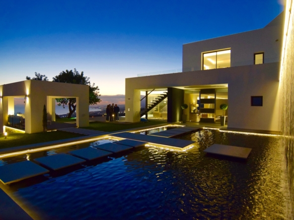 Marbella East – Modern  villa – Sea View – 8 cars garage