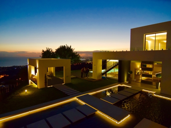 Marbella East – Modern  villa – Sea View – 8 cars garage