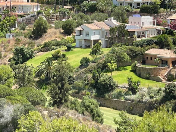 Benahavis  – West facing – 1st Line Golf Villa