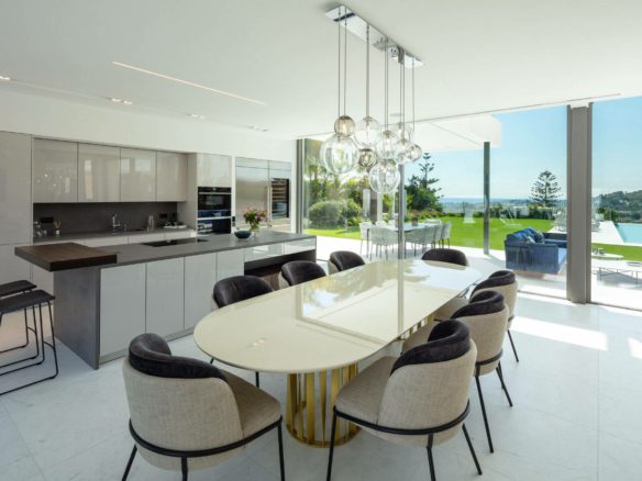 Nueva Andalucía – New Modern Villa – Great Views