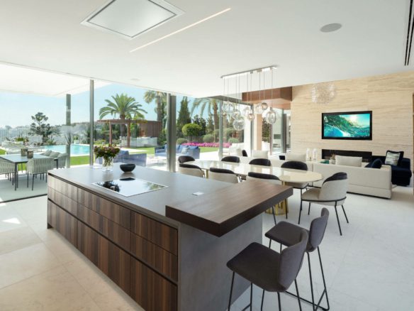 Nueva Andalucía – New Modern Villa – Great Views