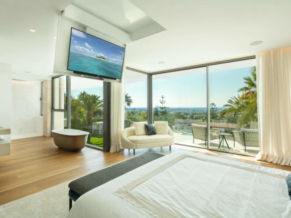 Nueva Andalucía – New Modern Villa – Great Views
