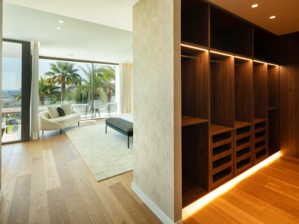 Nueva Andalucía – New Modern Villa – Great Views