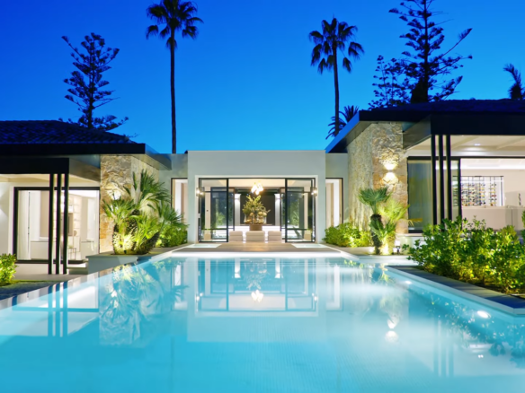 Nueva Andalucia- Impressive 1st Line Golf Villa