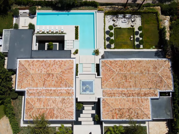 Nueva Andalucia- Impressive 1st Line Golf Villa