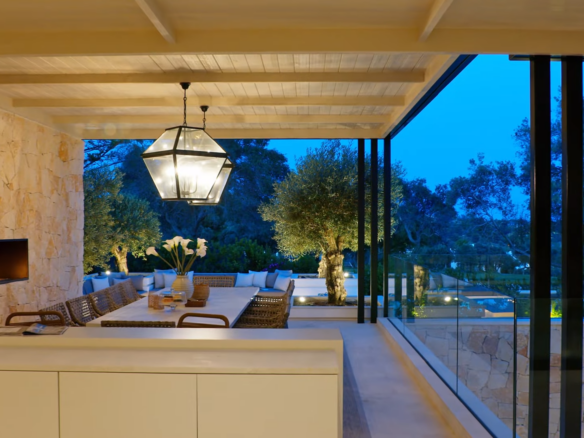 Nueva Andalucia- Impressive 1st Line Golf Villa