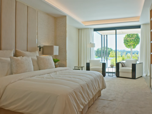 Nueva Andalucia- Impressive 1st Line Golf Villa