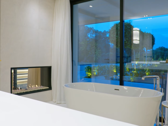 Nueva Andalucia- Impressive 1st Line Golf Villa
