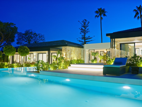 Nueva Andalucia- Impressive 1st Line Golf Villa