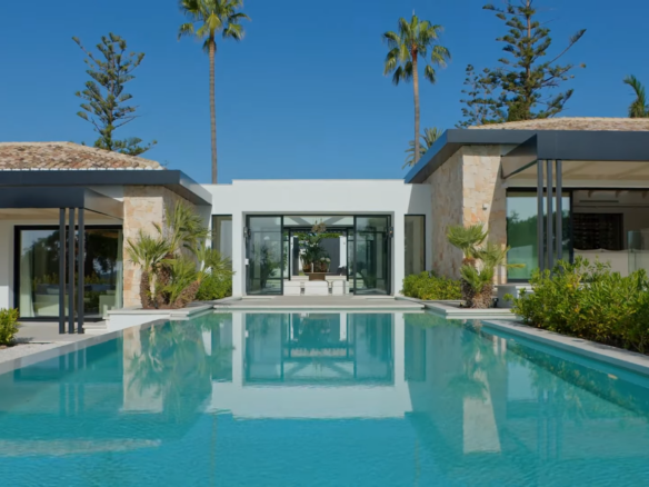 Nueva Andalucia- Impressive 1st Line Golf Villa